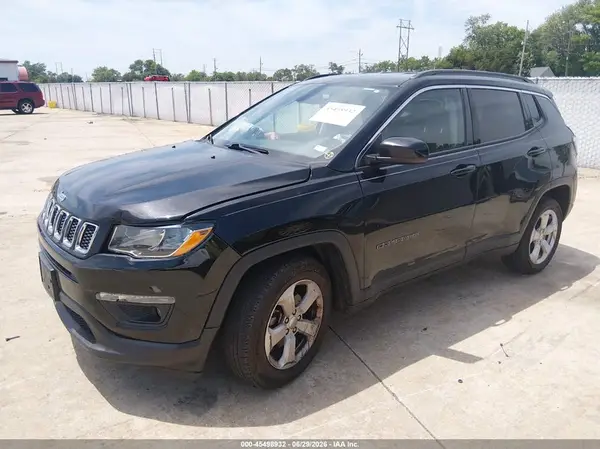 3C4NJCBB6JT503247 2018 JEEP COMPASS - Image 2