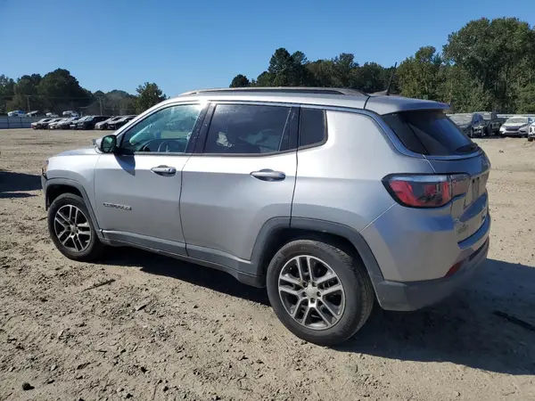3C4NJCBB6KT685968 2019 JEEP COMPASS - Image 2