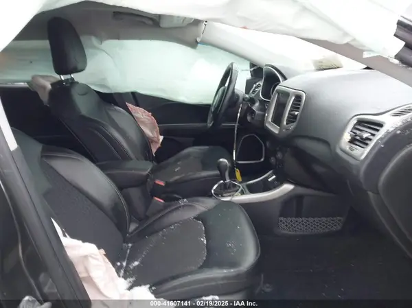 3C4NJCBB6KT844486 2019 JEEP COMPASS - Image 1