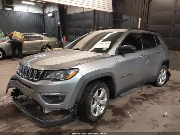 3C4NJCBB6KT851065 2019 JEEP COMPASS - Image 2