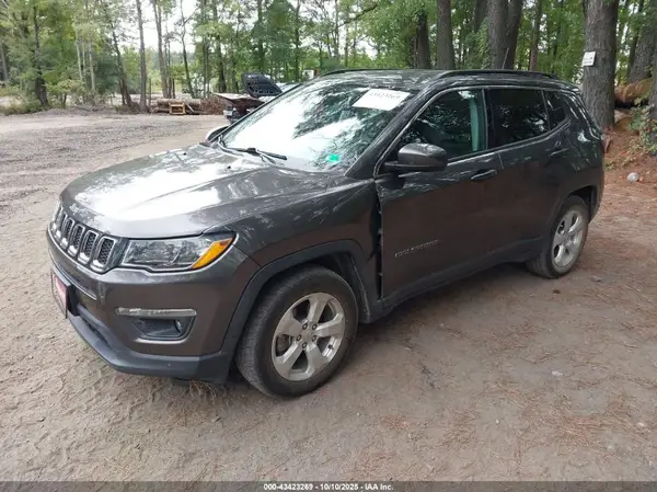 3C4NJCBB6KT855696 2019 JEEP COMPASS - Image 2