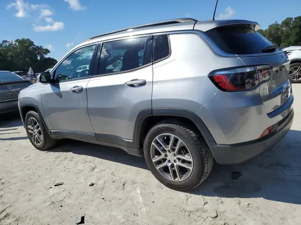 3C4NJCBB6LT252930 2020 JEEP COMPASS - Image 2