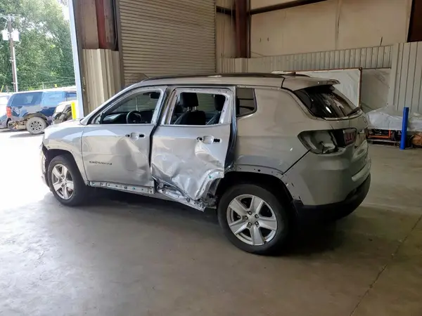 3C4NJCBB6NT174930 2022 JEEP COMPASS - Image 2