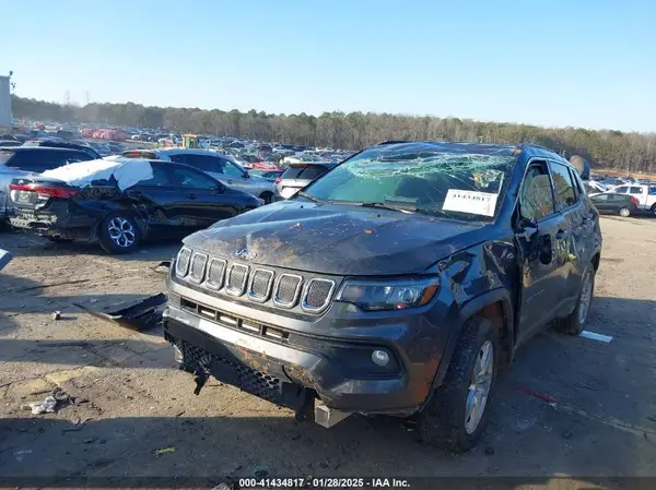 3C4NJCBB6NT217968 2022 JEEP COMPASS - Image 2
