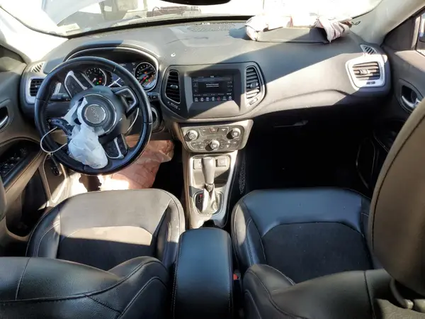 3C4NJCBB7JT105903 2018 JEEP COMPASS - Image 8