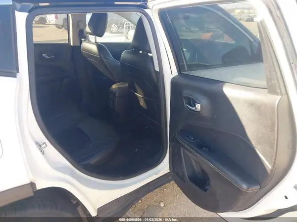3C4NJCBB7JT123785 2018 JEEP COMPASS - Image 8