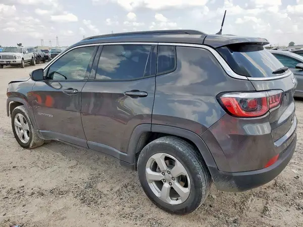 3C4NJCBB7JT124063 2018 JEEP COMPASS - Image 2