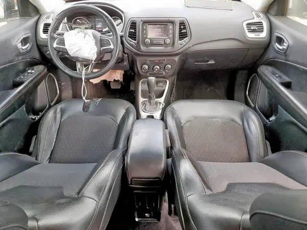 3C4NJCBB7JT124063 2018 JEEP COMPASS - Image 8