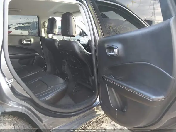 3C4NJCBB7JT124127 2018 JEEP COMPASS - Image 8