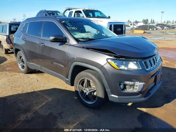 3C4NJCBB7JT137105 2018 JEEP COMPASS - Image 1