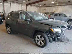 3C4NJCBB7JT140165 2018 JEEP COMPASS