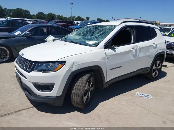 3C4NJCBB7JT226978 2018 JEEP COMPASS - Image 2
