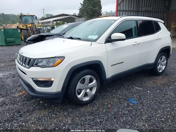 3C4NJCBB7JT228908 2018 JEEP COMPASS - Image 2
