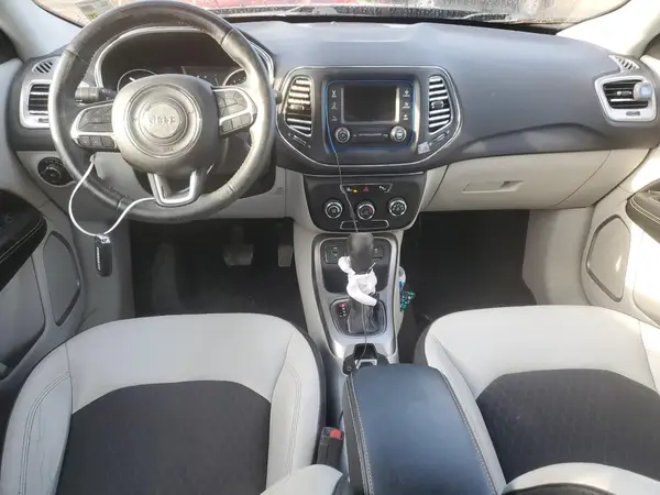 3C4NJCBB7JT263156 2018 JEEP COMPASS - Image 8