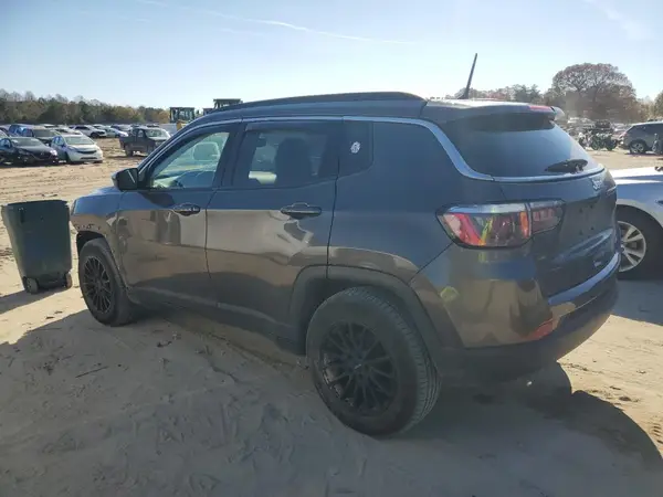 3C4NJCBB7JT265537 2018 JEEP COMPASS - Image 2