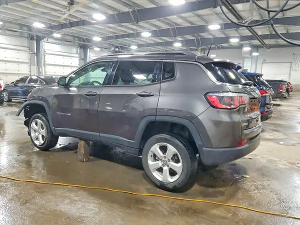 3C4NJCBB7JT268051 2018 JEEP COMPASS - Image 2