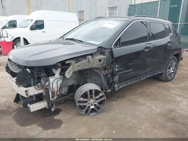3C4NJCBB7JT285996 2018 JEEP COMPASS - Image 2
