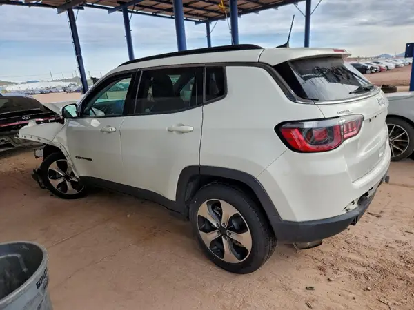 3C4NJCBB7JT286727 2018 JEEP COMPASS - Image 2