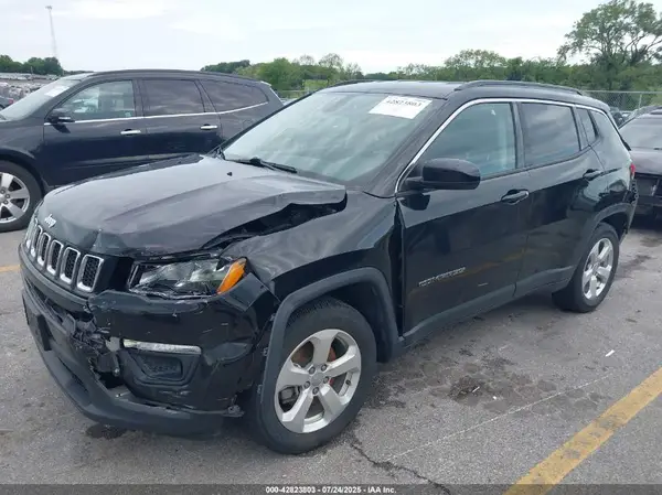 3C4NJCBB7JT300478 2018 JEEP COMPASS - Image 2