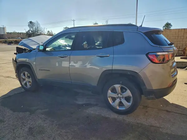 3C4NJCBB7JT300559 2018 JEEP COMPASS - Image 2