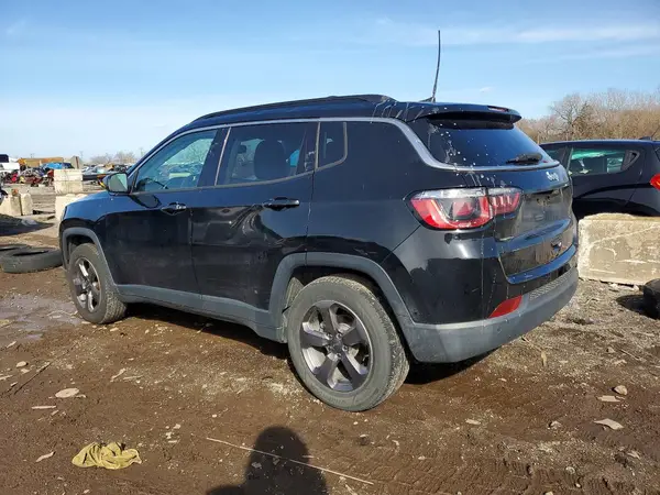3C4NJCBB7JT304658 2018 JEEP COMPASS - Image 2