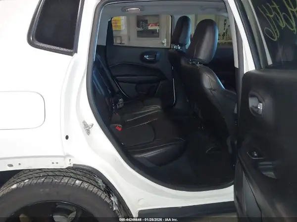 3C4NJCBB7JT327308 2018 JEEP COMPASS - Image 8