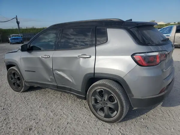 3C4NJCBB7JT327535 2018 JEEP COMPASS - Image 2