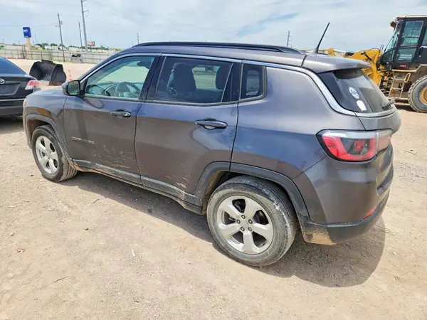 3C4NJCBB7JT327597 2018 JEEP COMPASS - Image 2