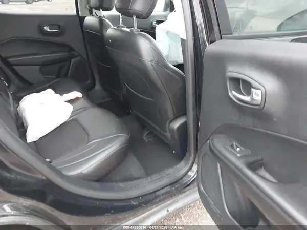 3C4NJCBB7JT327602 2018 JEEP COMPASS - Image 8