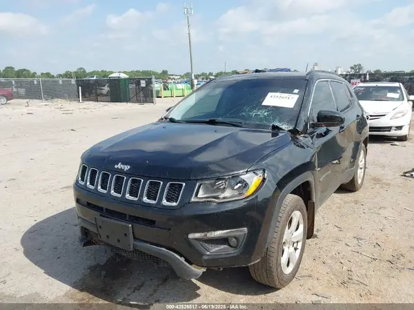 3C4NJCBB7JT338437 2018 JEEP COMPASS - Image 2