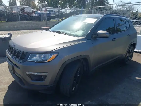 3C4NJCBB7JT407577 2018 JEEP COMPASS - Image 2