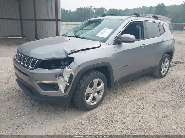 3C4NJCBB7JT410849 2018 JEEP COMPASS - Image 2