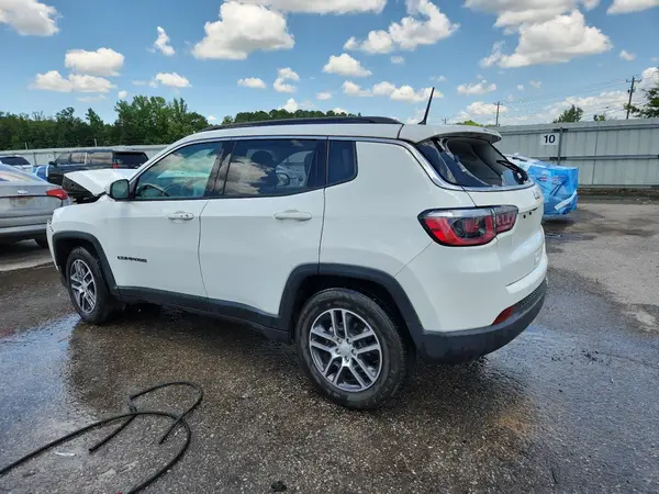 3C4NJCBB7JT468847 2018 JEEP COMPASS - Image 2