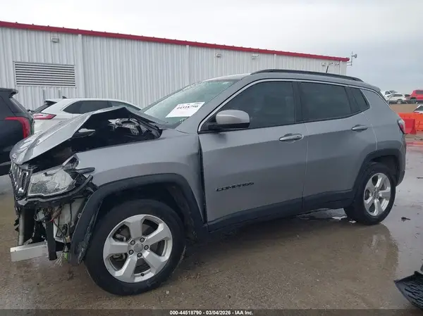 3C4NJCBB7JT469335 2018 JEEP COMPASS - Image 2