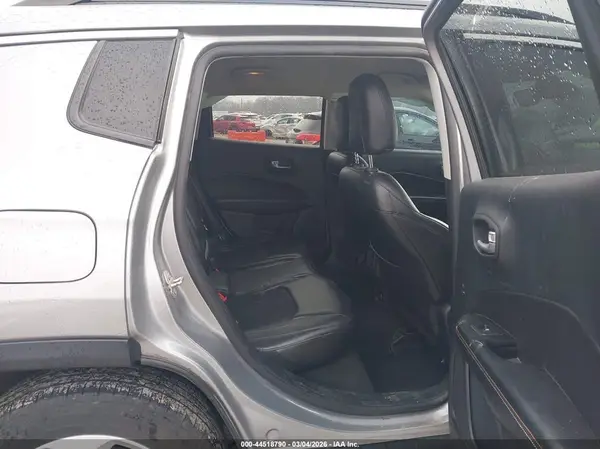 3C4NJCBB7JT469335 2018 JEEP COMPASS - Image 8