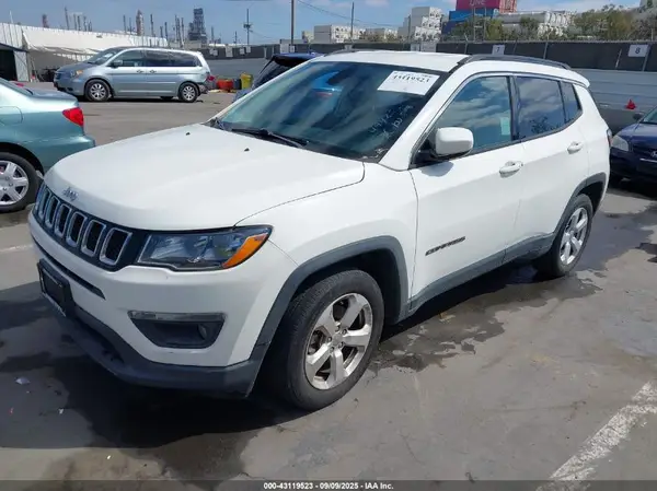 3C4NJCBB7JT494252 2018 JEEP COMPASS - Image 2