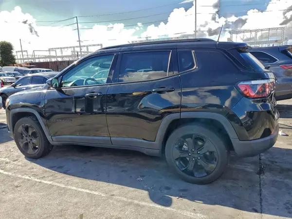 3C4NJCBB7JT501992 2018 JEEP COMPASS - Image 2
