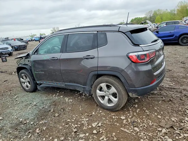 3C4NJCBB7JT503225 2018 JEEP COMPASS - Image 2