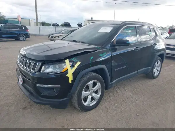 3C4NJCBB7KT614195 2019 JEEP COMPASS - Image 2