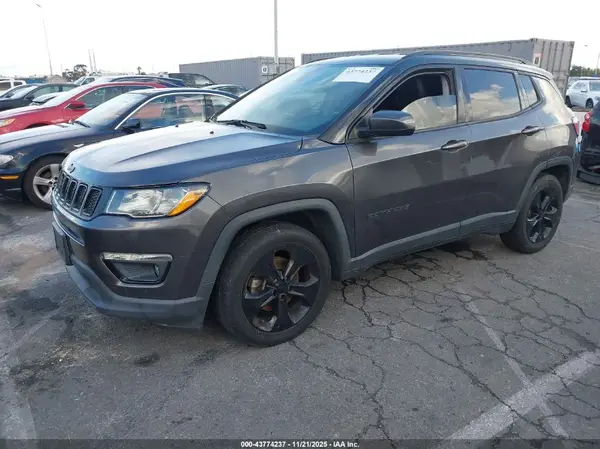 3C4NJCBB7KT649495 2019 JEEP COMPASS - Image 2
