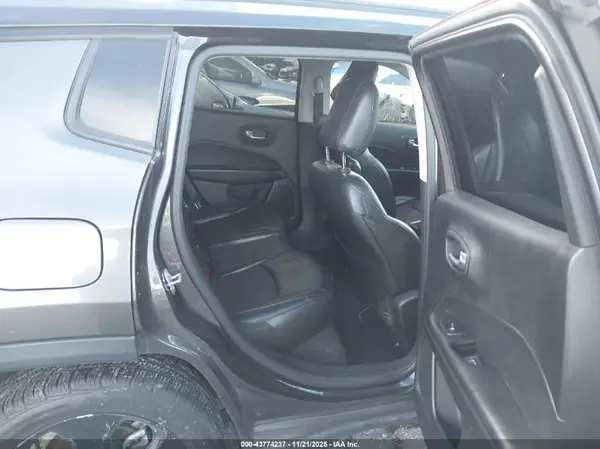 3C4NJCBB7KT649495 2019 JEEP COMPASS - Image 8