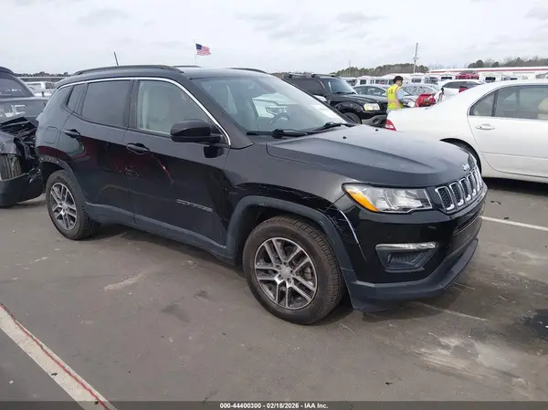 3C4NJCBB7KT652445 2019 JEEP COMPASS - Image 1