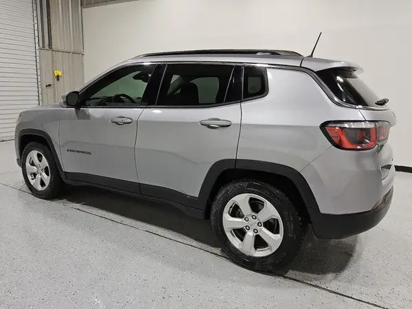 3C4NJCBB7KT655023 2019 JEEP COMPASS - Image 2