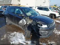 3C4NJCBB7KT726608 2019 JEEP COMPASS