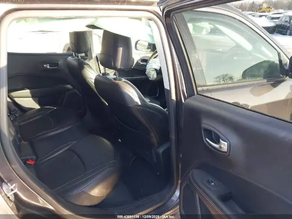 3C4NJCBB7KT726608 2019 JEEP COMPASS - Image 8