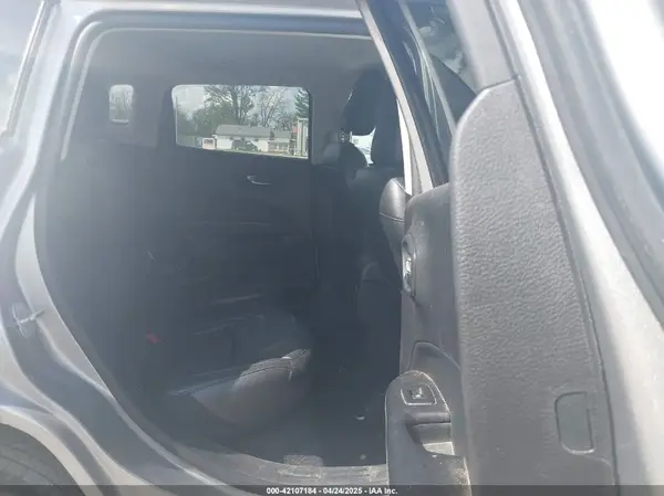 3C4NJCBB7KT742453 2019 JEEP COMPASS - Image 8