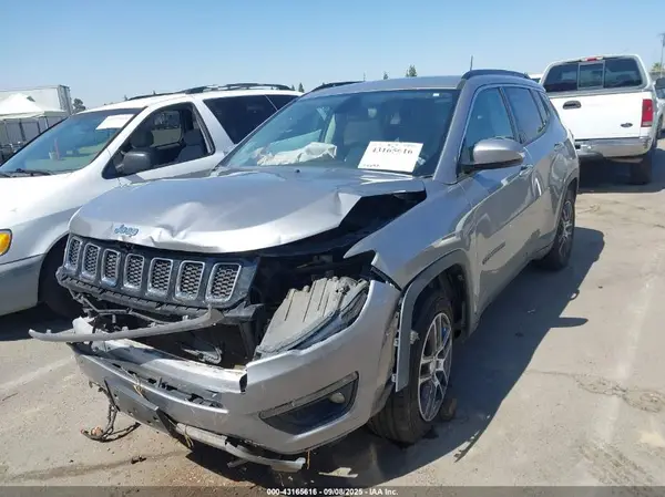 3C4NJCBB7KT832427 2019 JEEP COMPASS - Image 2