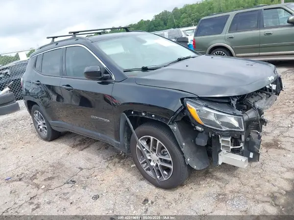 3C4NJCBB7KT832430 2019 JEEP COMPASS - Image 1