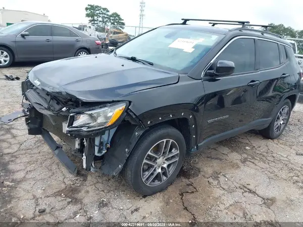 3C4NJCBB7KT832430 2019 JEEP COMPASS - Image 2