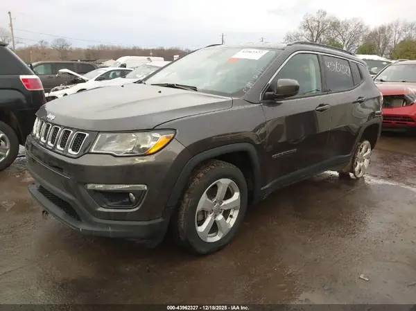 3C4NJCBB7KT852063 2019 JEEP COMPASS - Image 2